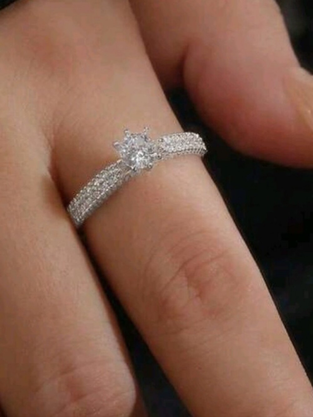 BRAND NEW ** Classic Silver Solitaire Pavé Engagement Ring - White